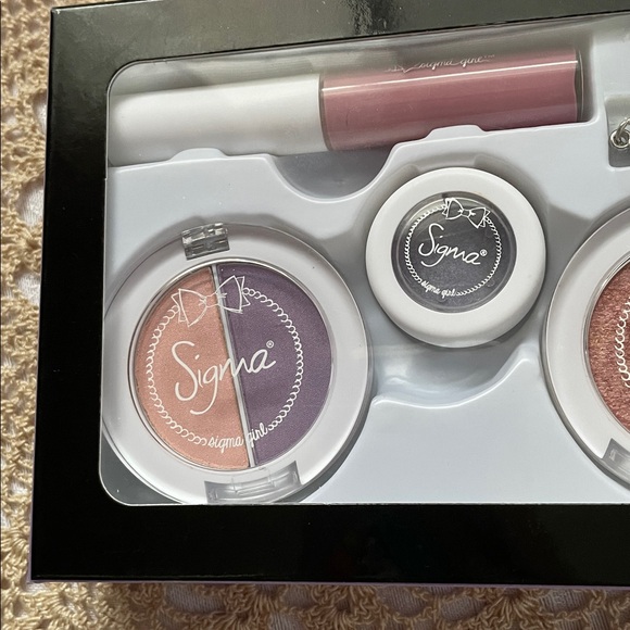 NIB Sigma Beauty Eyeshadow Set with Purple and Brown - Picture 4 of 4